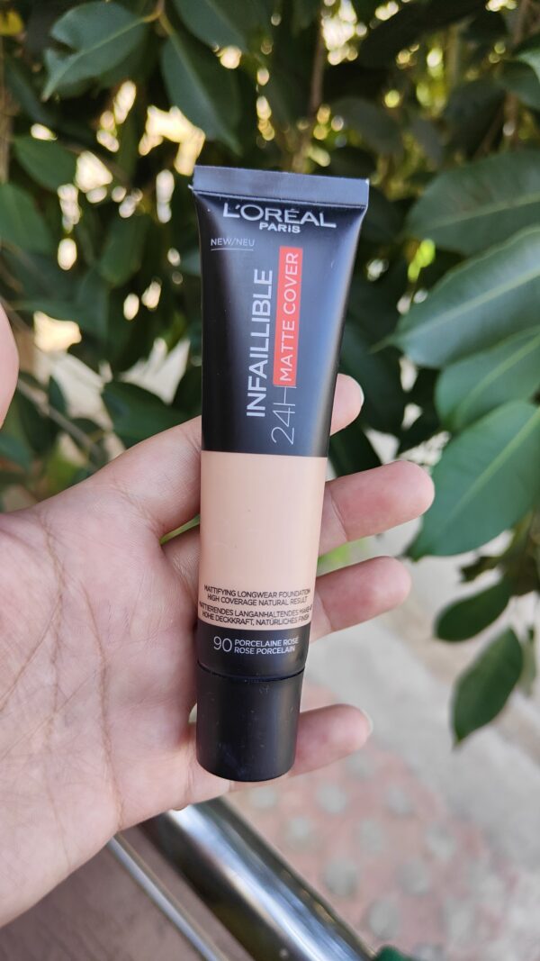 Loreal Infallible foundation (Rose Porcelain Shade)